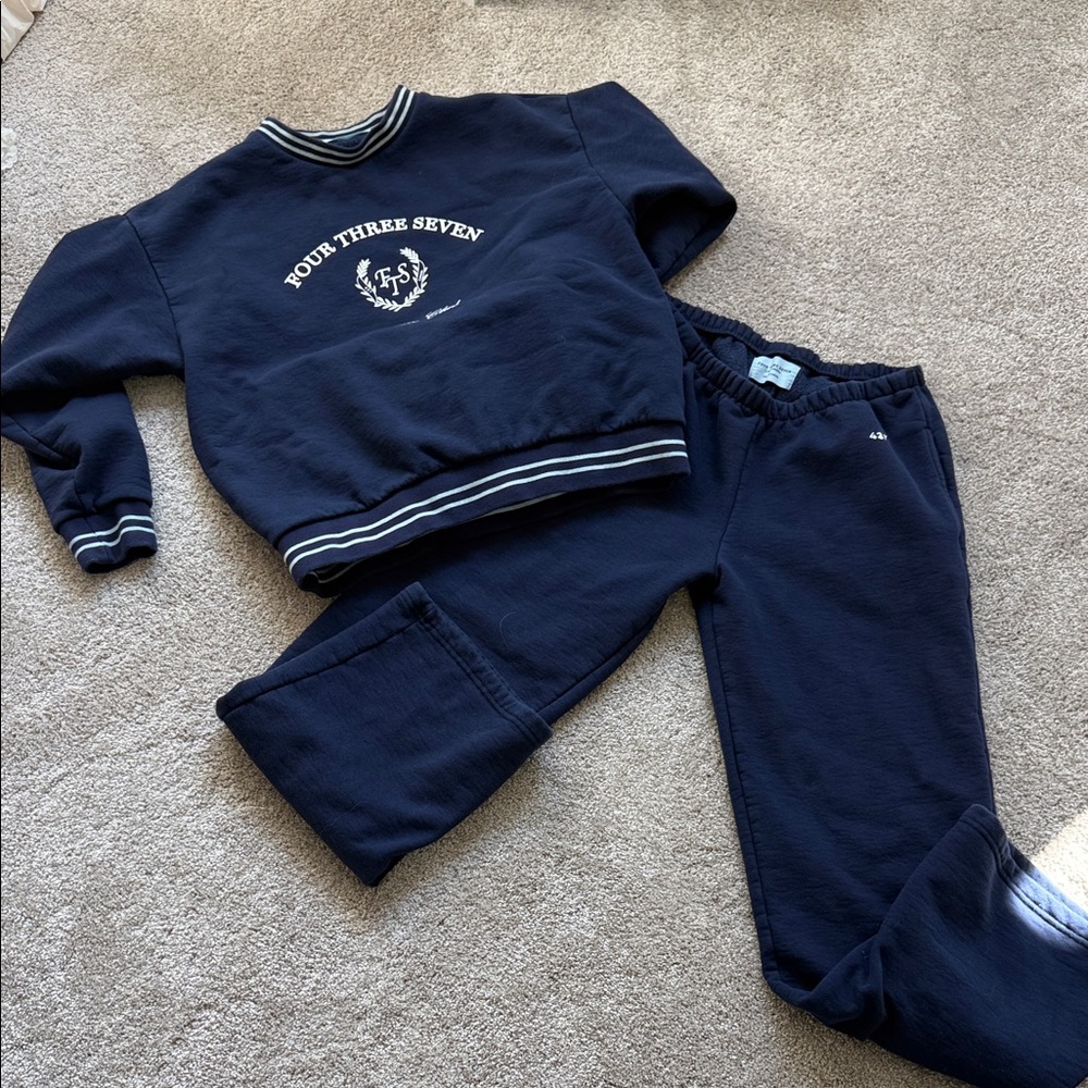 Four Three Seven large Navy Sweatpants Set
